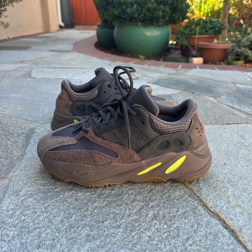 Adidas x Yeezy 700 Mauve